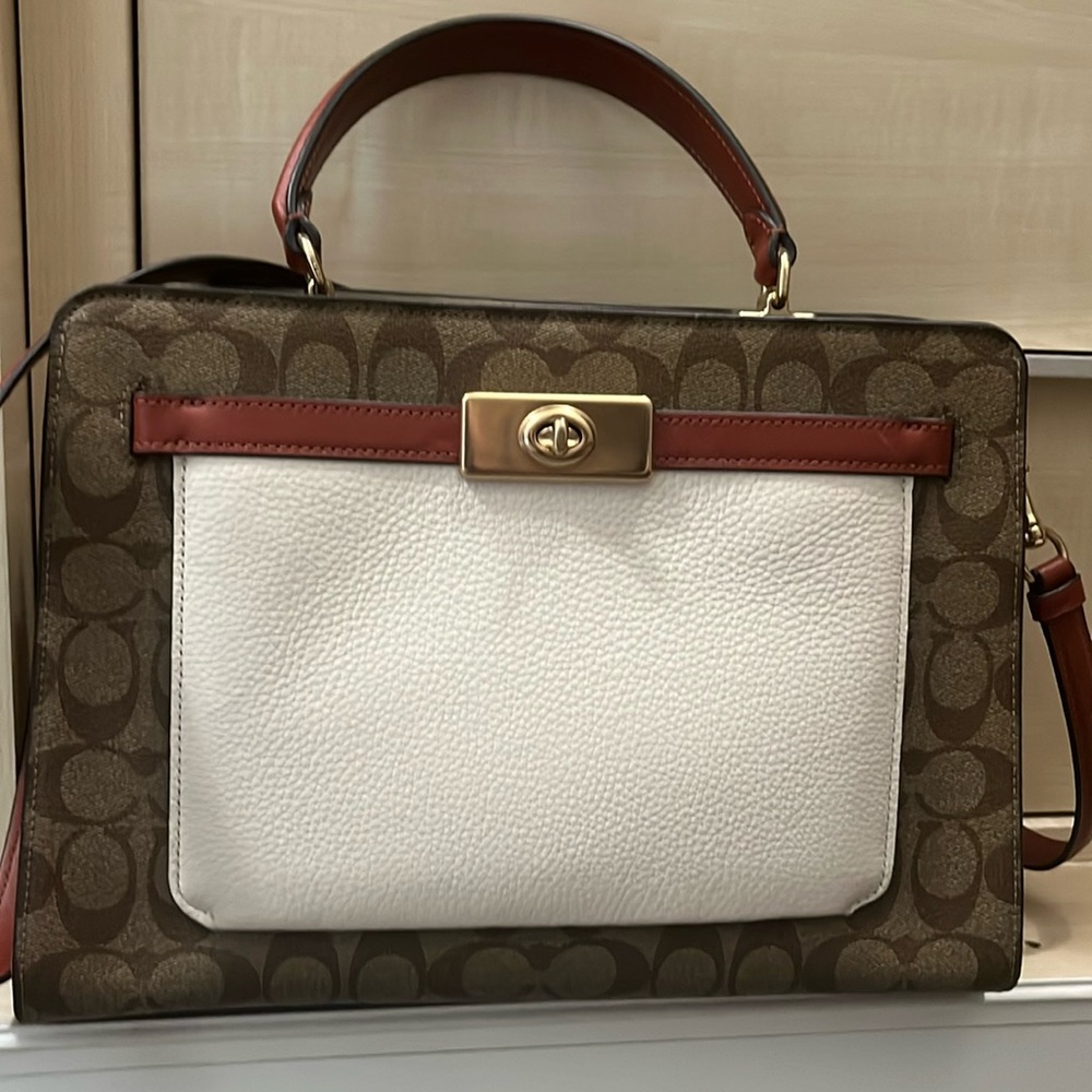 Coach Lane Carryall in Signature Canvas in pristine condition